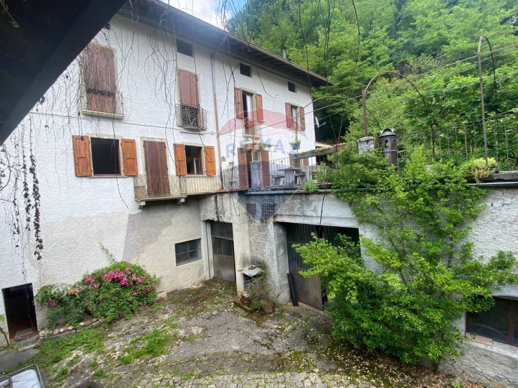 Casa Indipendente in vendita a Zogno via romacolo, 2
