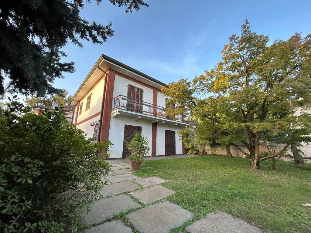 Villa in vendita a Robbio via San Rocco, 39