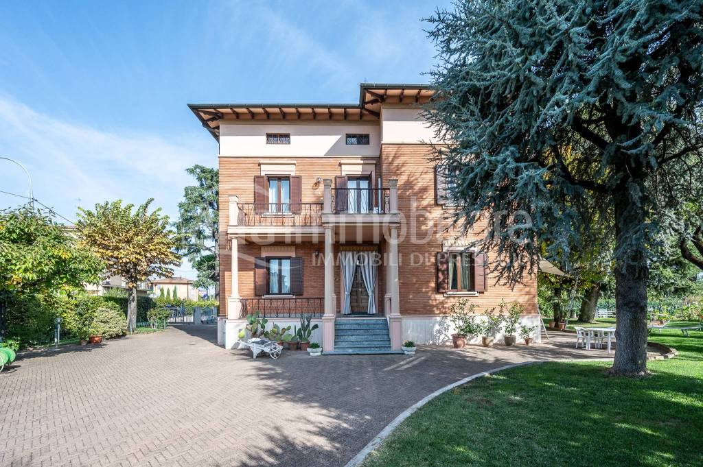 Villa Bifamiliare in vendita a Vignola via Modenese