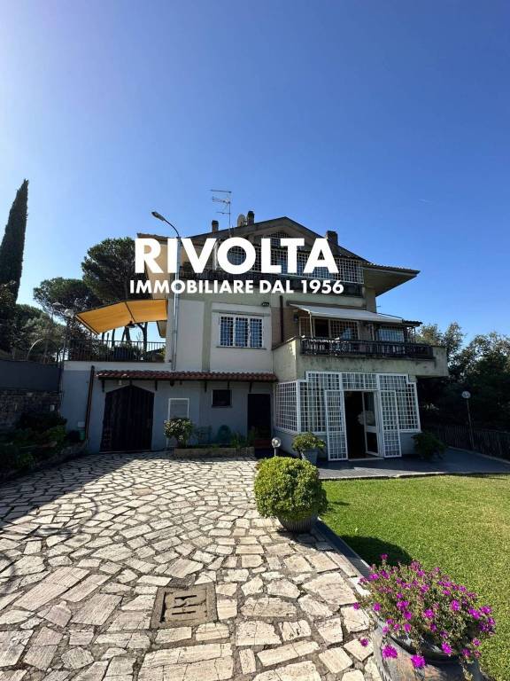 Villa in vendita a Roma viale Cortina d'Ampezzo, 385