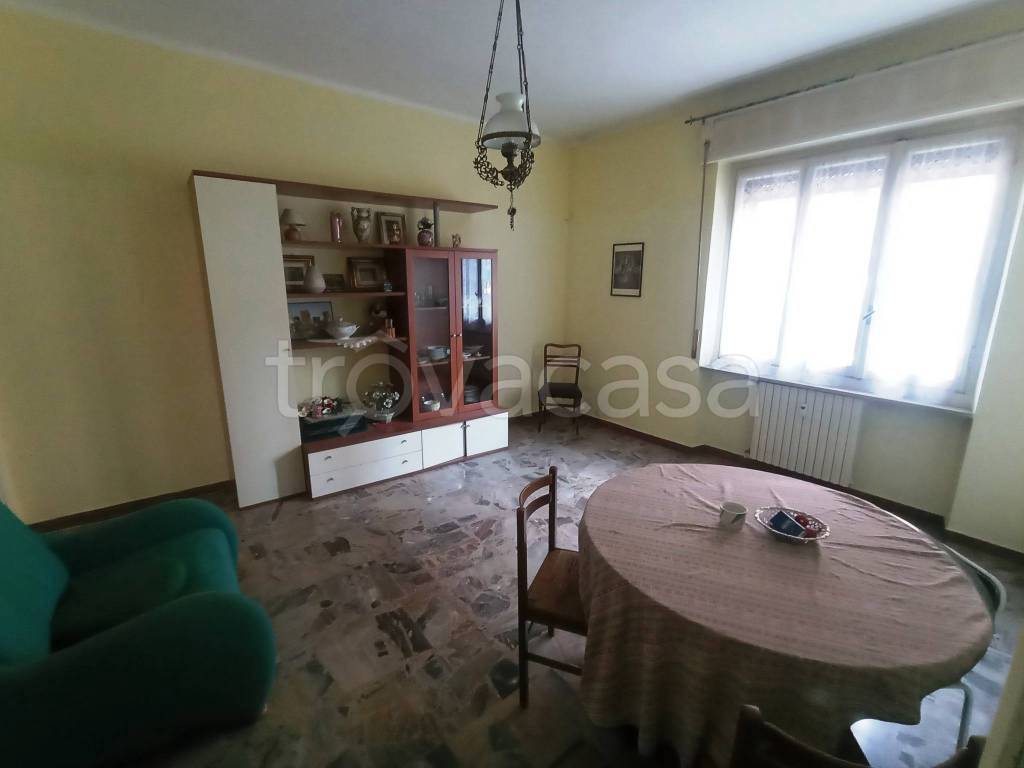 Appartamento in vendita a Pavia via Cicco Simonetta