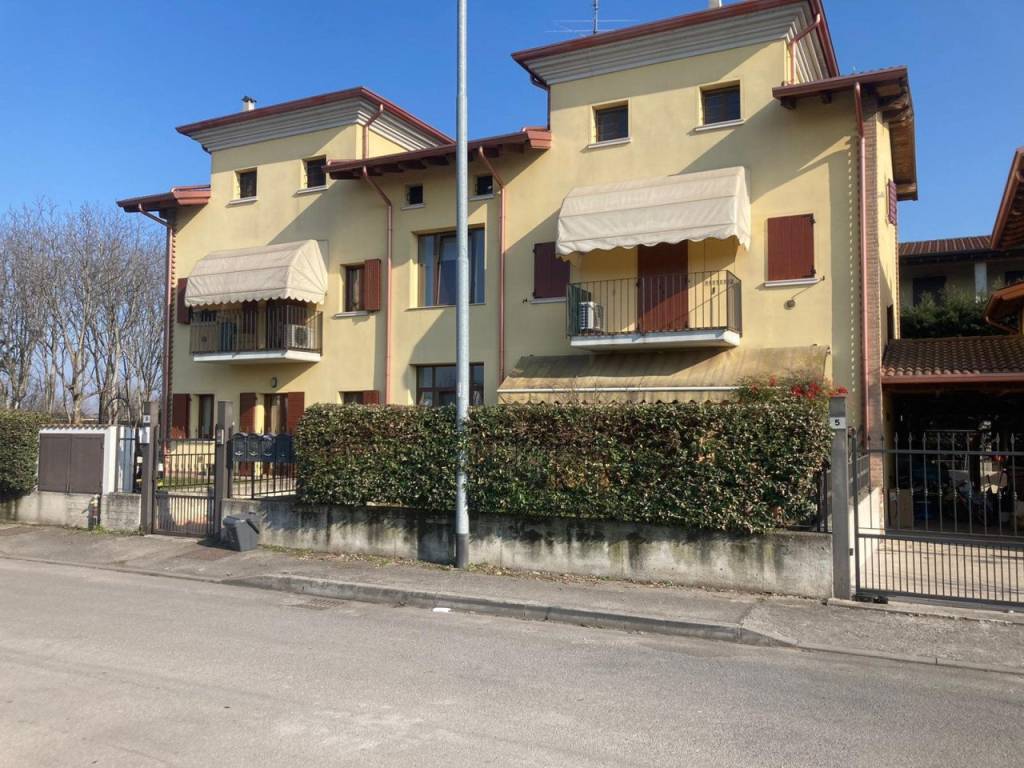 Appartamento in vendita a Calvisano via rosa' di bassano, 3