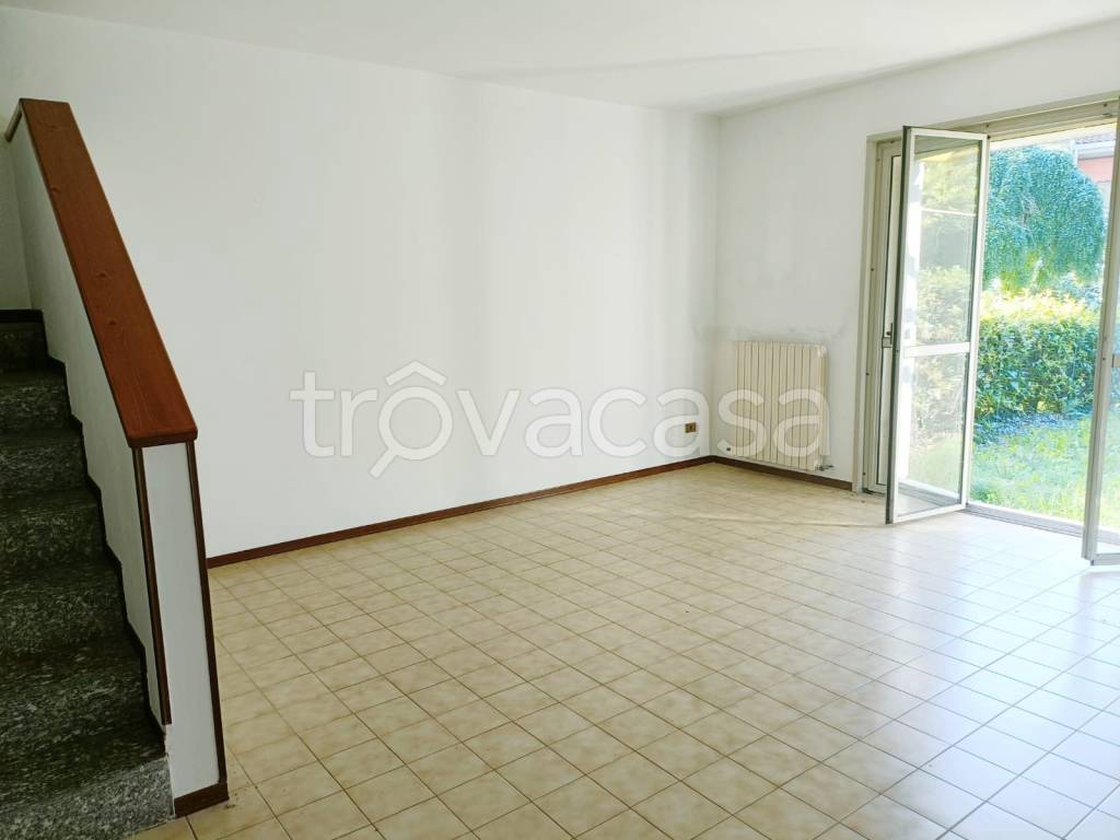 Villa a Schiera in vendita a Laveno-Mombello via Gorizia, 52