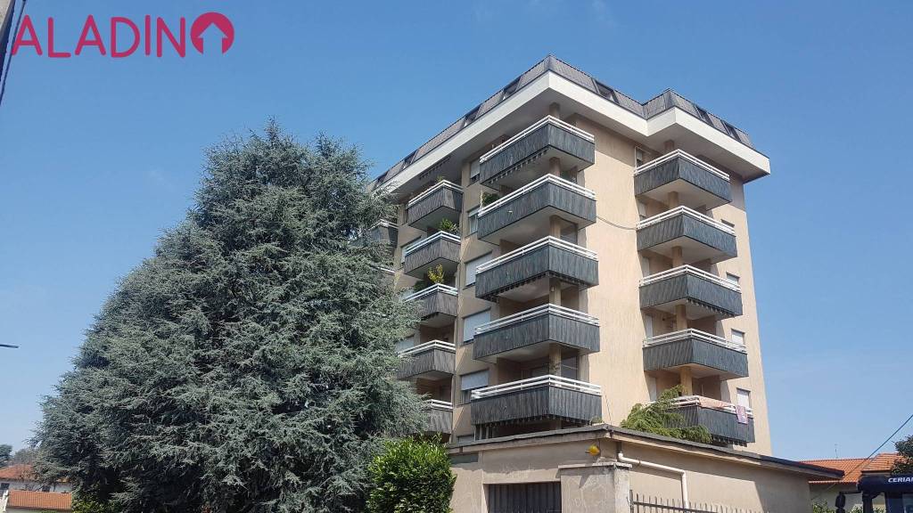 Appartamento in vendita a Saronno via Francesco Baracca