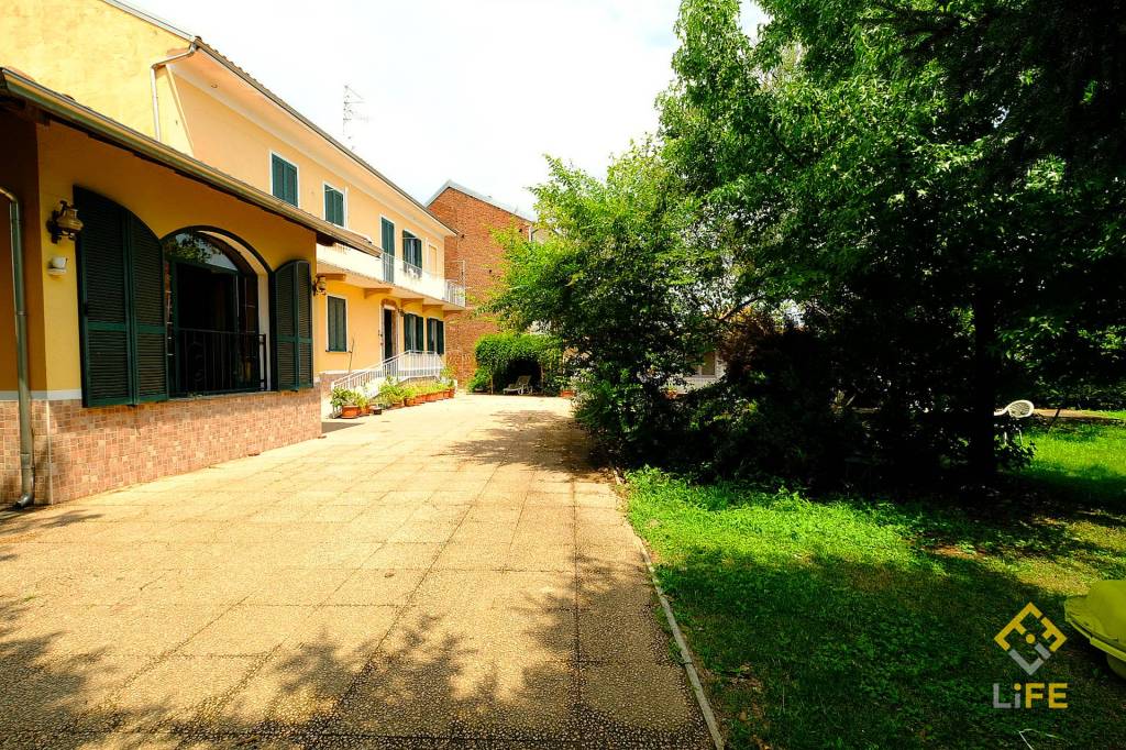 Villa in vendita a Galliate