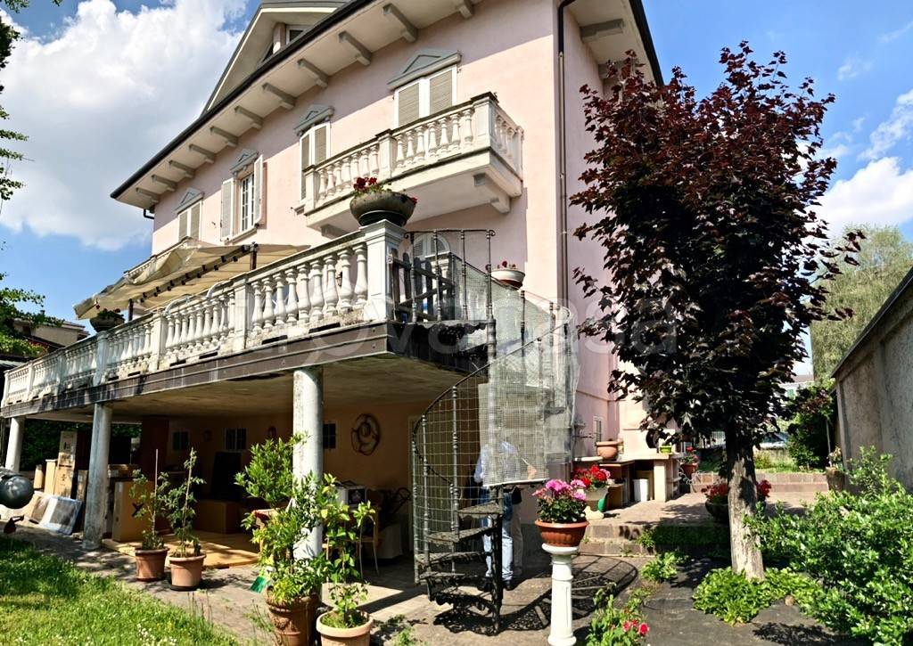 Villa in vendita a Novara via Vincenzo Viviani, 3