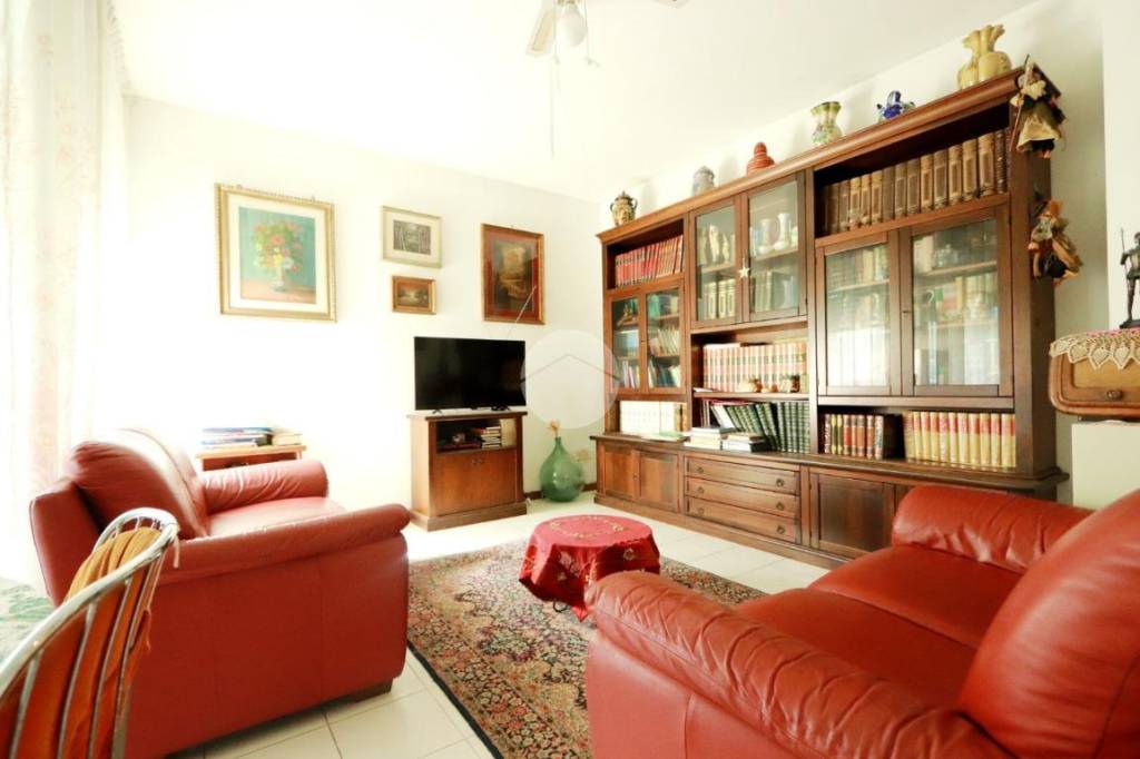 Villa a Schiera in vendita a Pescara via Lago di Garda, 2