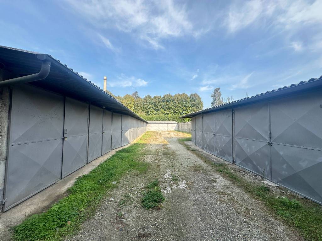 Garage in affitto a Rivarolo Canavese via Cesare Battisti, 19