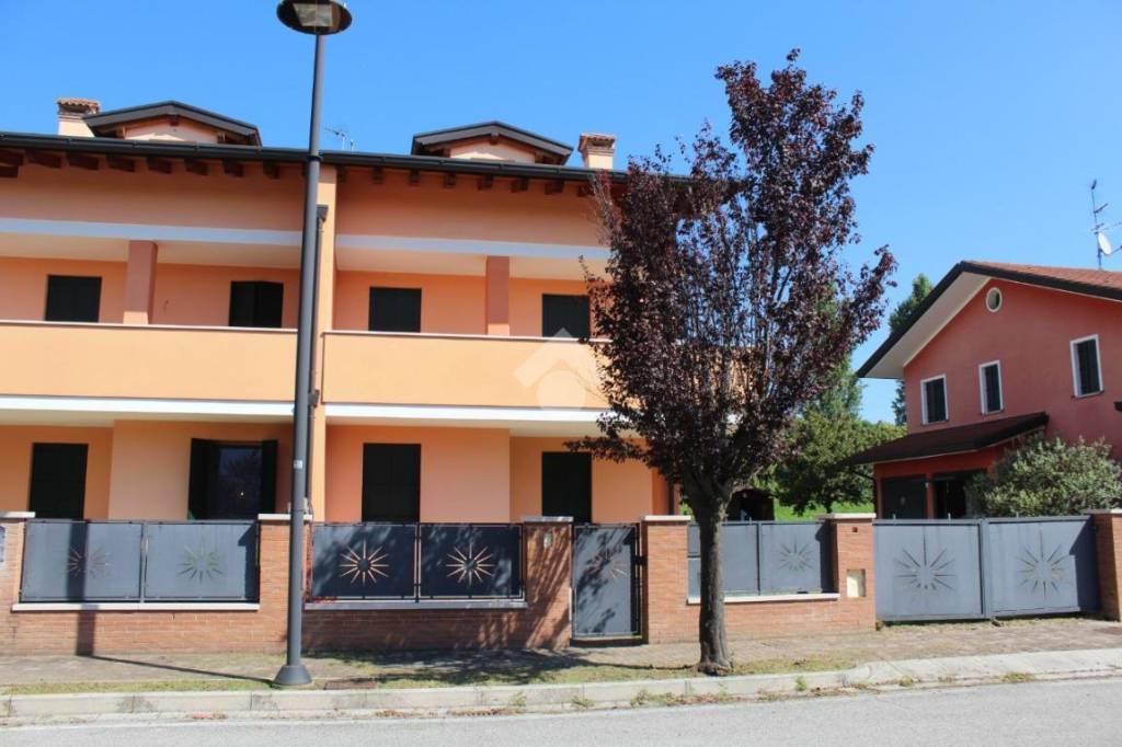 Villa Bifamiliare in vendita a Saccolongo via e. Mattei