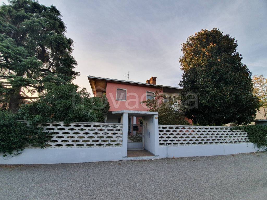 Villa Bifamiliare in vendita a Valle Salimbene via Costantino Muzio, 3