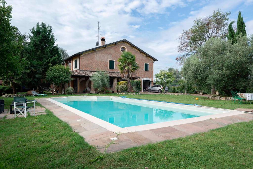 Villa in vendita a Castelfranco Emilia via Rovere
