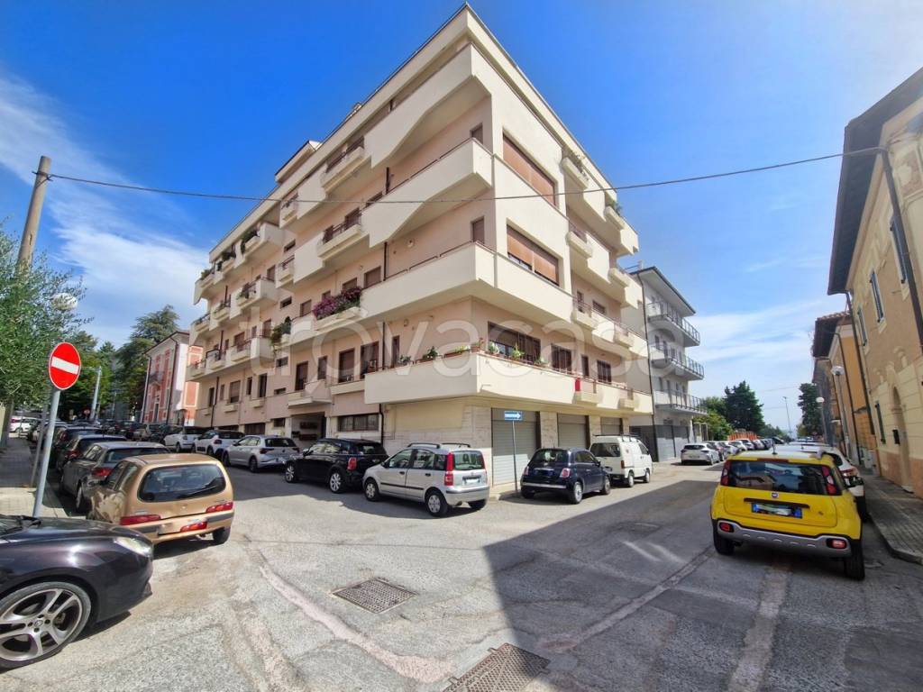 Appartamento in vendita a L'Aquila via Gabriele d'Annunzio, 8