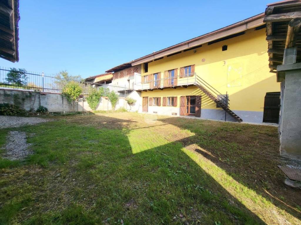 Casa Indipendente in vendita a Favria borgata Chiarabaglia, 38