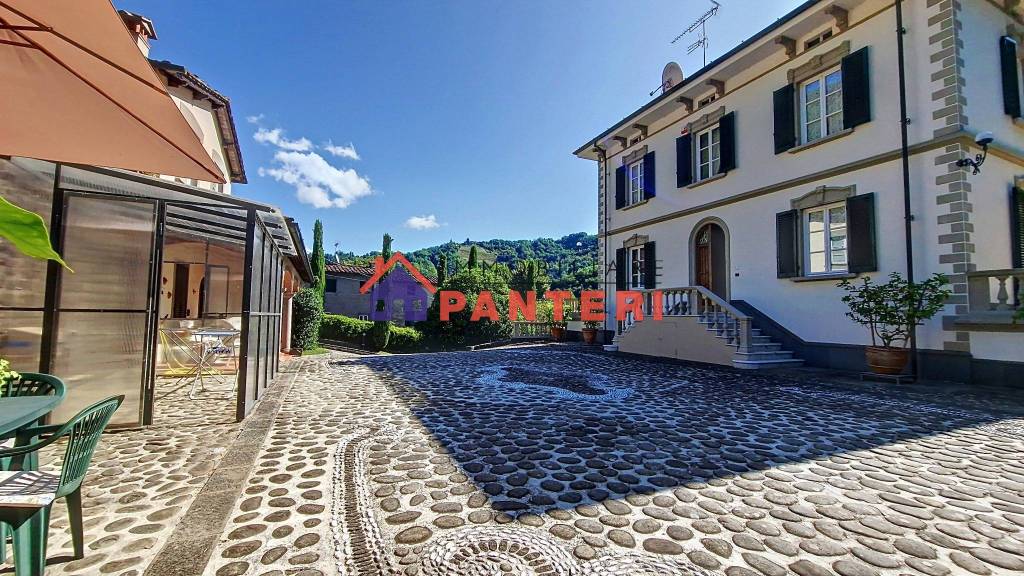 Villa in vendita a Bagni di Lucca viale Evangelina Wipple
