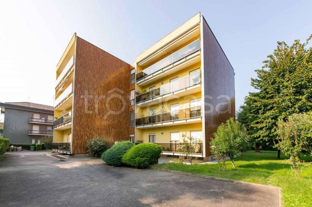Appartamento in vendita ad Arese via Vismara 11
