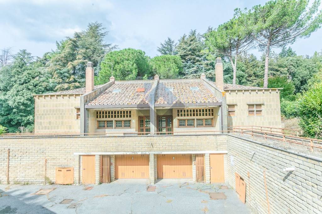 Villa Bifamiliare in vendita a Grottaferrata via Tuscolana, 467