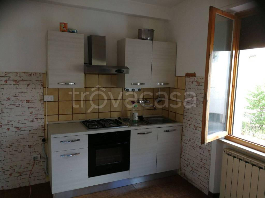 Appartamento in in vendita da privato a Castelraimondo via Gabriele d'Annunzio, 16
