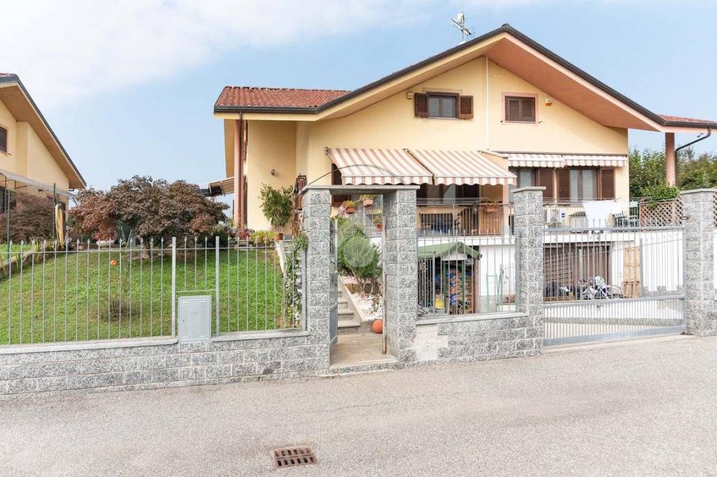 Villa Bifamiliare in vendita a San Francesco al Campo via Bruna, 135
