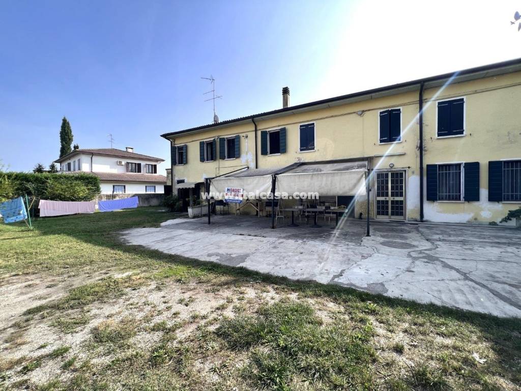 Villa Bifamiliare in vendita a Curtatone strada Ponte Ventuno