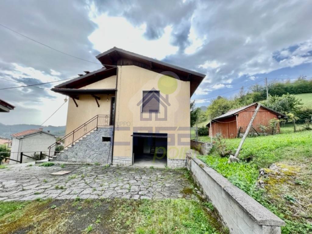 Villa Bifamiliare in vendita ad Alta Val Tidone località Praticchia, 40