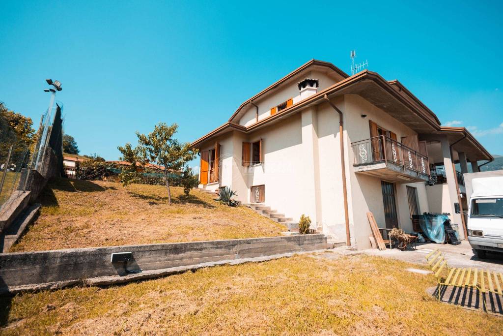 Villa in vendita a Cisano Bergamasco via Ca' Gandolfi, 1