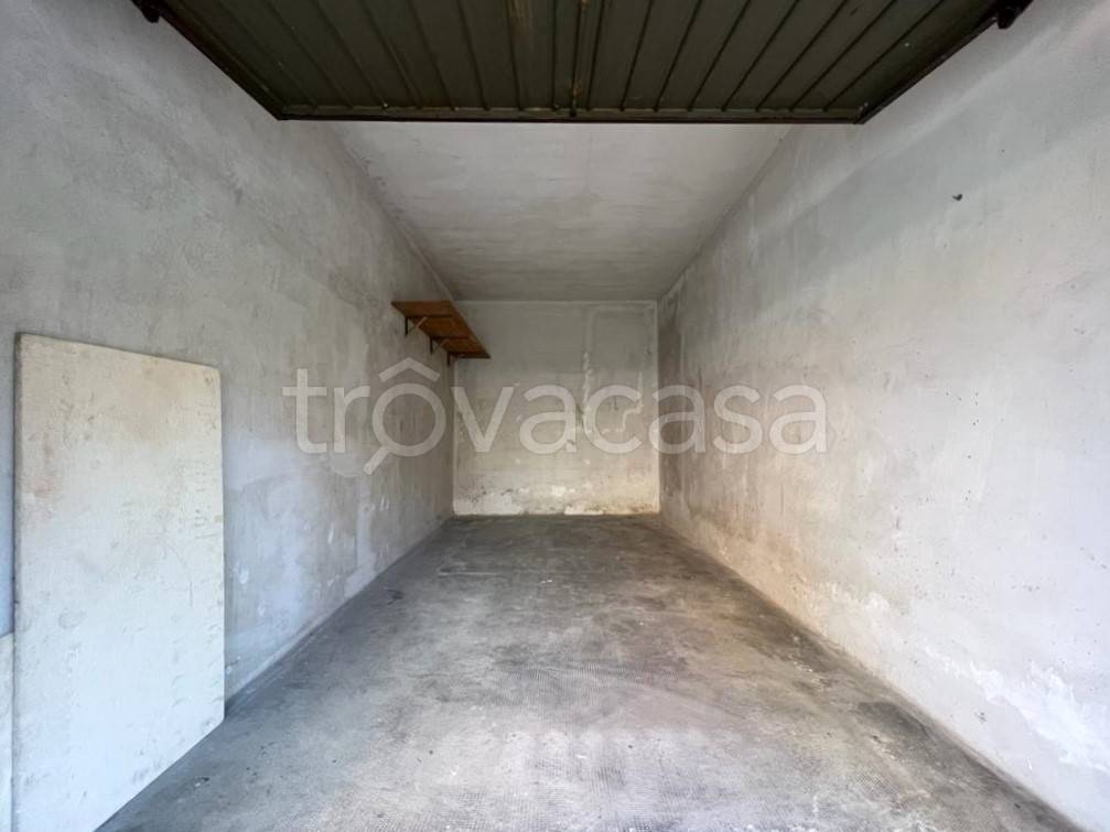 Garage in vendita a Canale via Beppe Fenoglio, 11