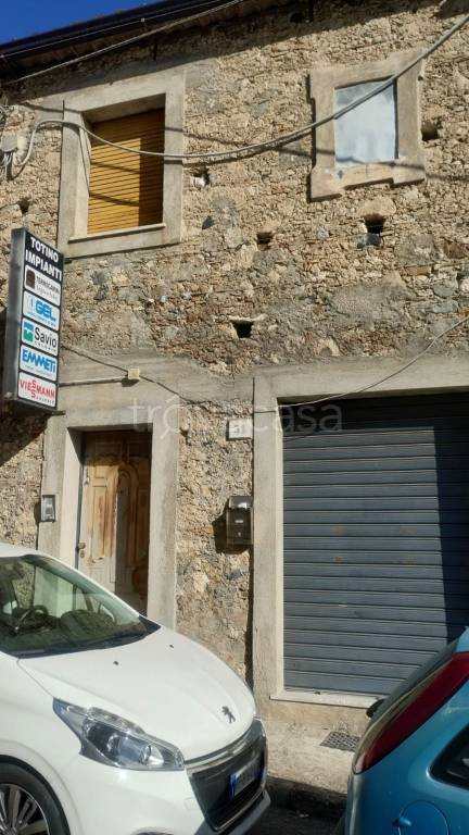 Negozio in affitto a Catanzaro via Zarapoti, 34