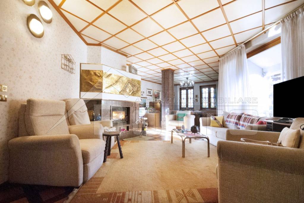 Villa in vendita a Borgosesia via Canova 10