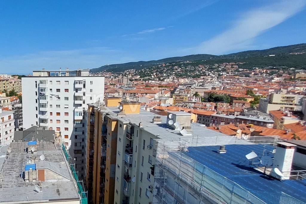 Appartamento in vendita a Trieste largo Ugo Mioni