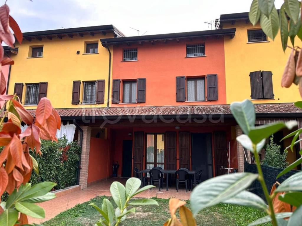 Villa a Schiera in vendita a Persico Dosimo via Monsignor Oscar Romero, 29