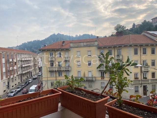 Appartamento in vendita a Torino via Lomellina, 65