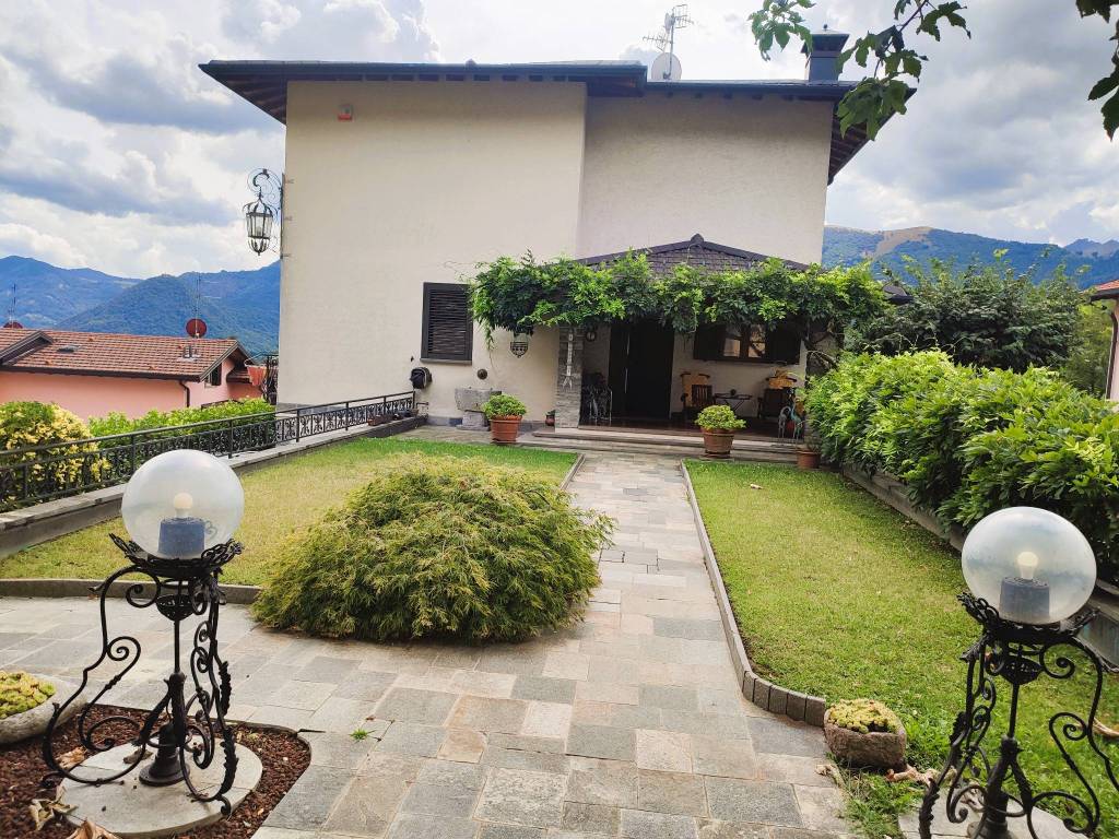 Villa in vendita a Centro Valle Intelvi via Blessagno, 42