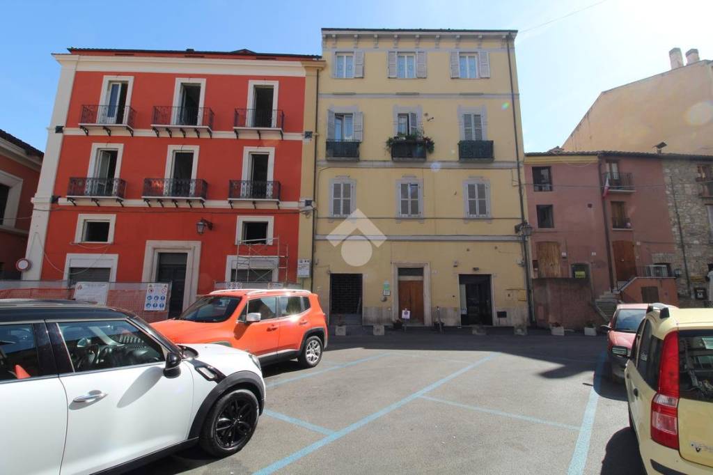 Appartamento in vendita a Teramo piazza Martiri Pennesi, 15