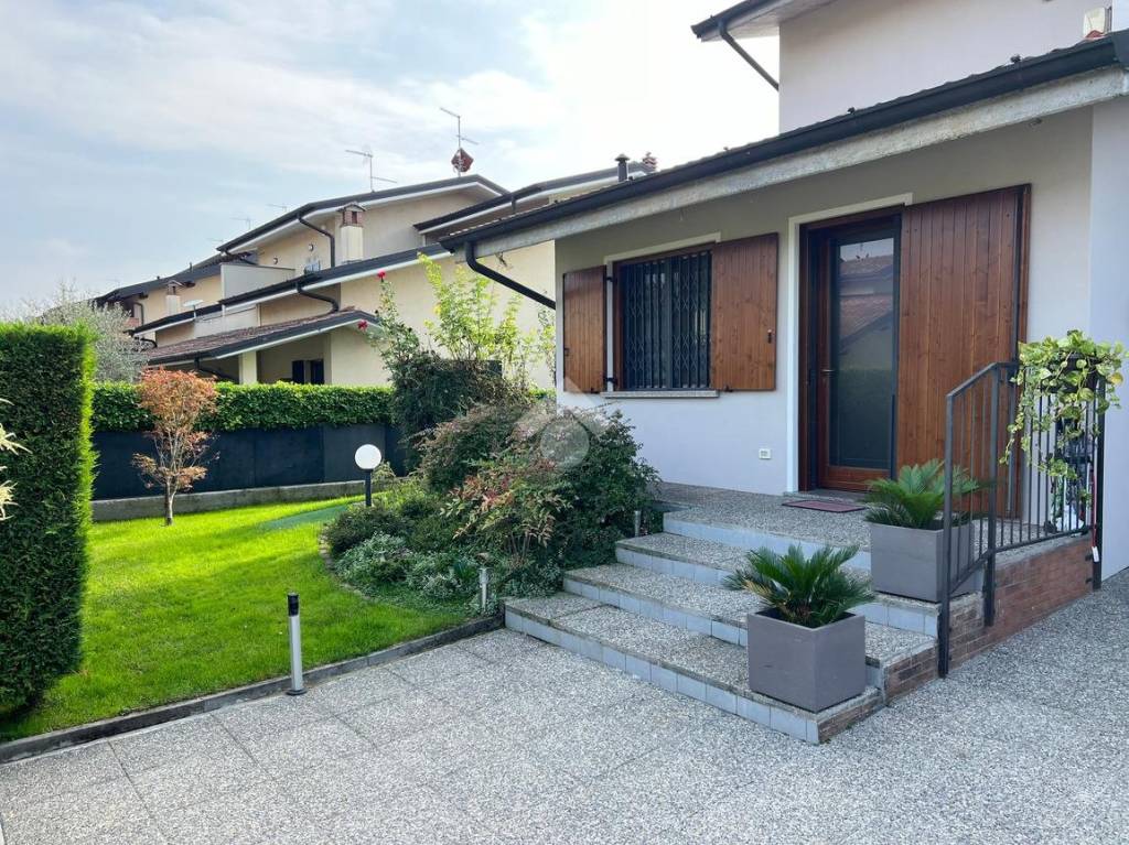 Villa Bifamiliare in vendita a Spino d'Adda via Giuseppe Curti, 41