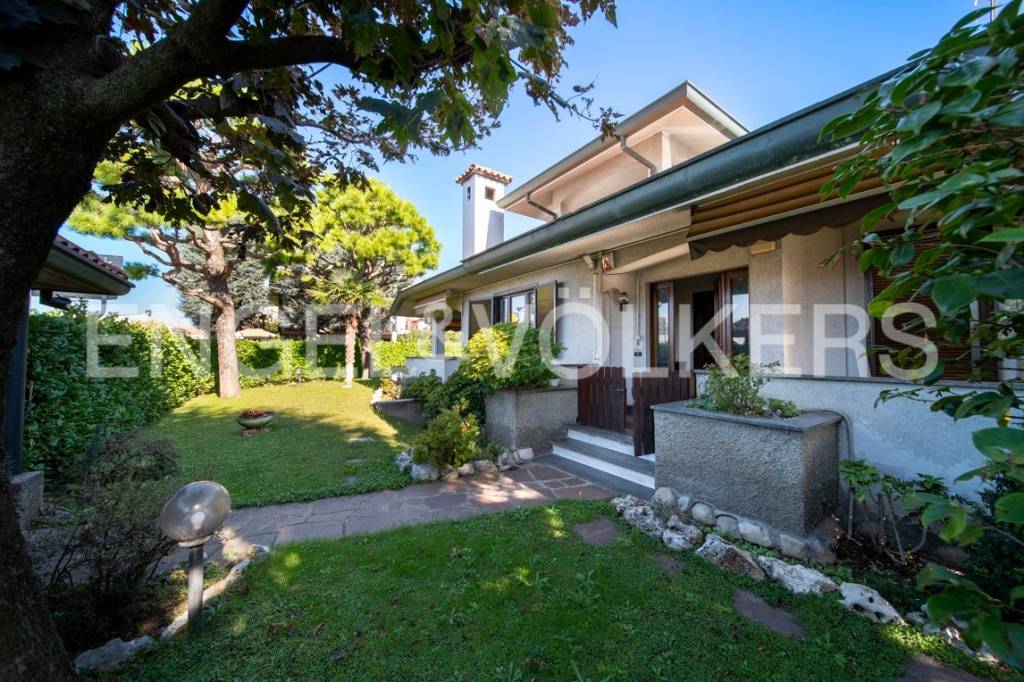 Villa in vendita a Canegrate via Fratelli Bandiera, 69