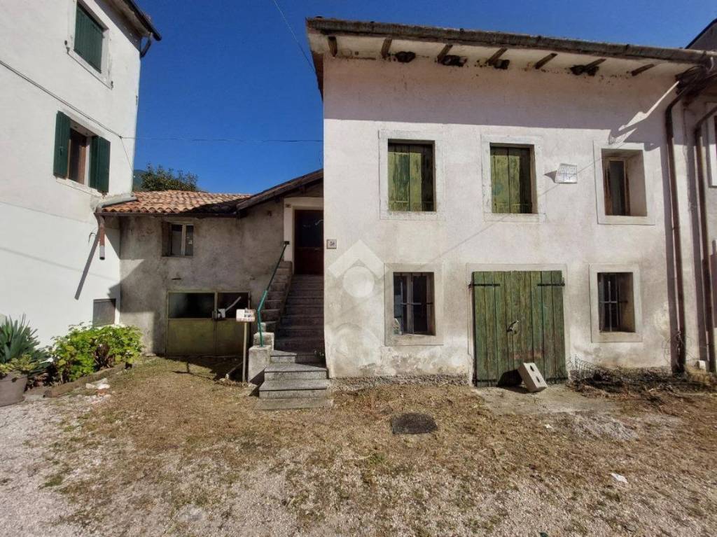 Colonica in vendita a Vittorio Veneto via Piave, 58