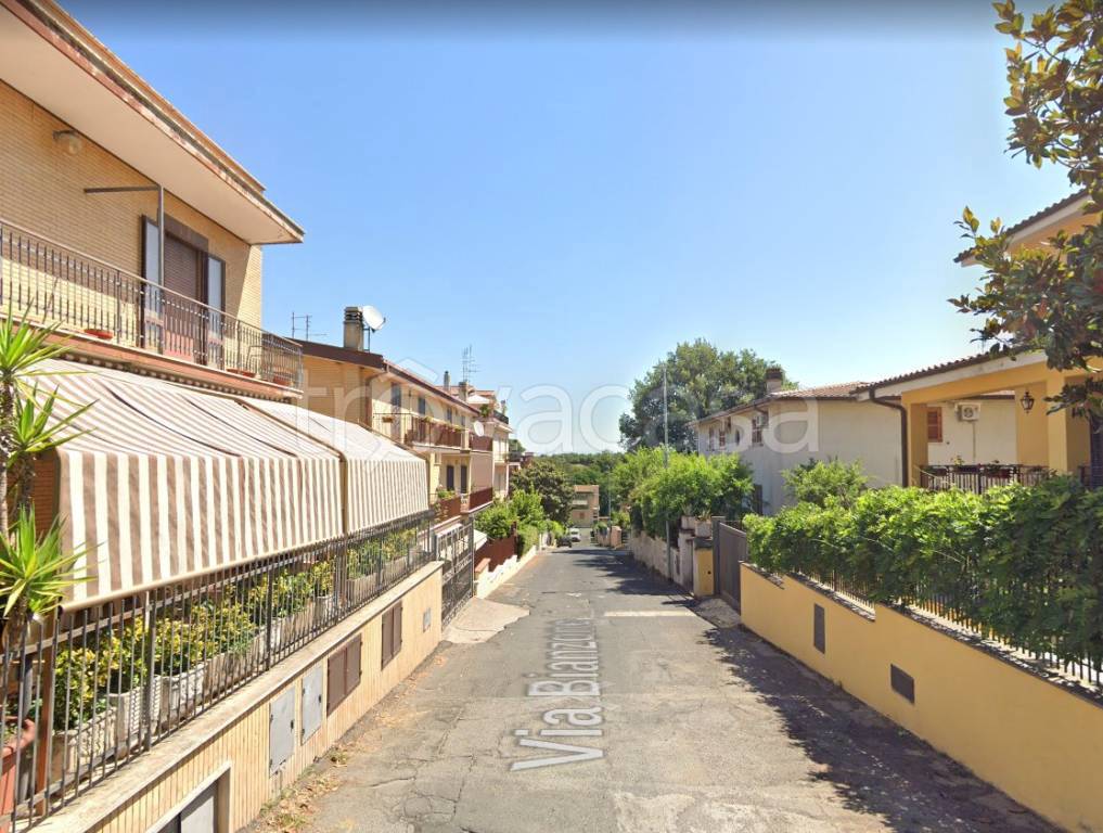 Appartamento in affitto a Roma via Bianzone