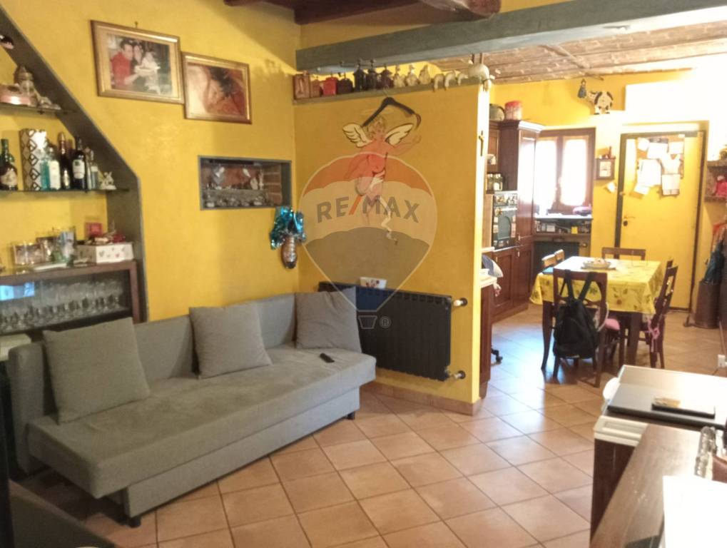Casa Indipendente in vendita a Varallo Pombia