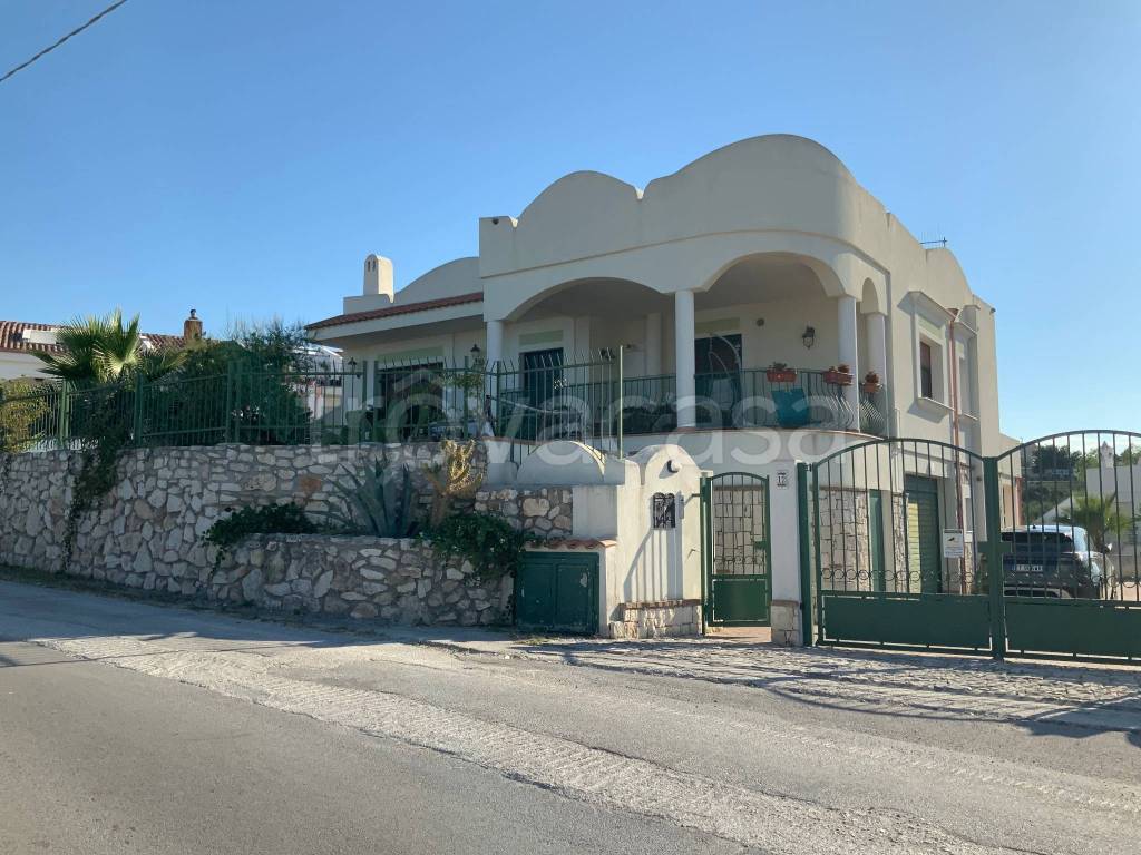 Villa Bifamiliare in in vendita da privato a Vieste strada Vicinale Vieste Peschici, 34