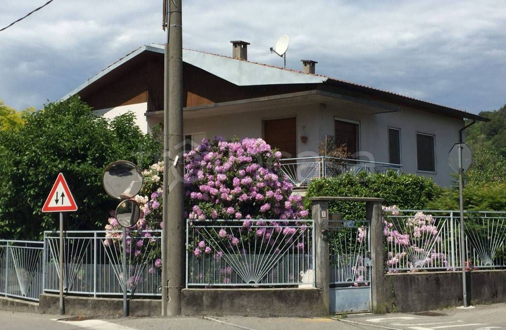 Villa in in vendita da privato a Sesto Calende via degli Abati, 1