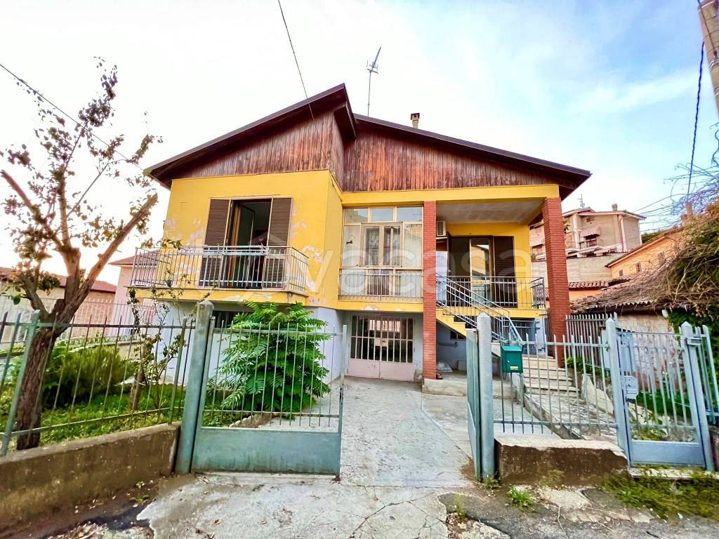 Casa Indipendente in vendita a Castelnuovo Belbo via Giovanni Maraldi, 19