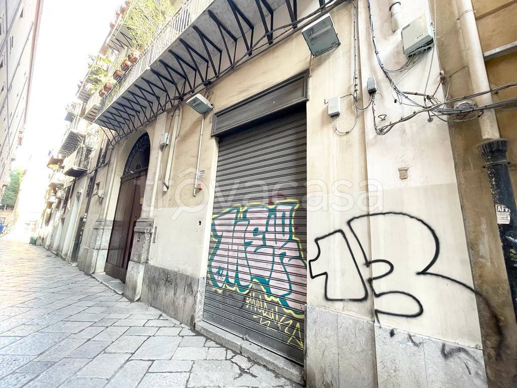Negozio in vendita a Palermo via dell'Università, 32