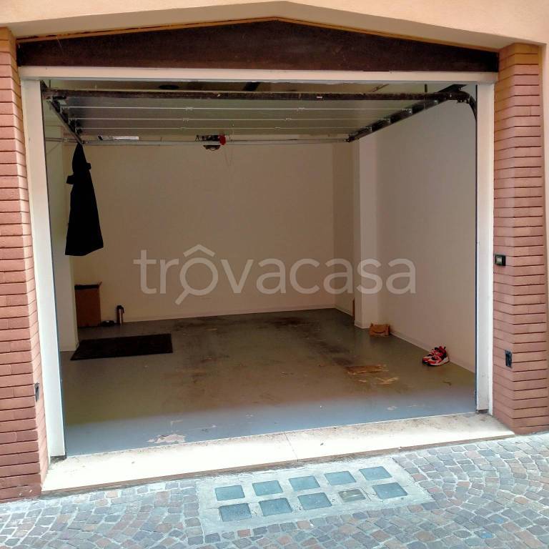 Garage in affitto a Parma borgo Zaccagni