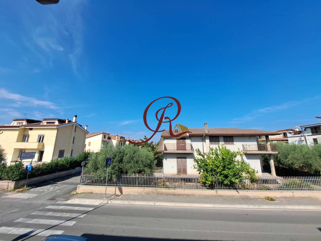 Villa a Schiera in vendita a Guidonia Montecelio via Camillo Benso di Cavour, 21