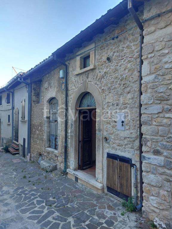 Casa Indipendente in vendita a Rocca di Mezzo via del Centro, 5