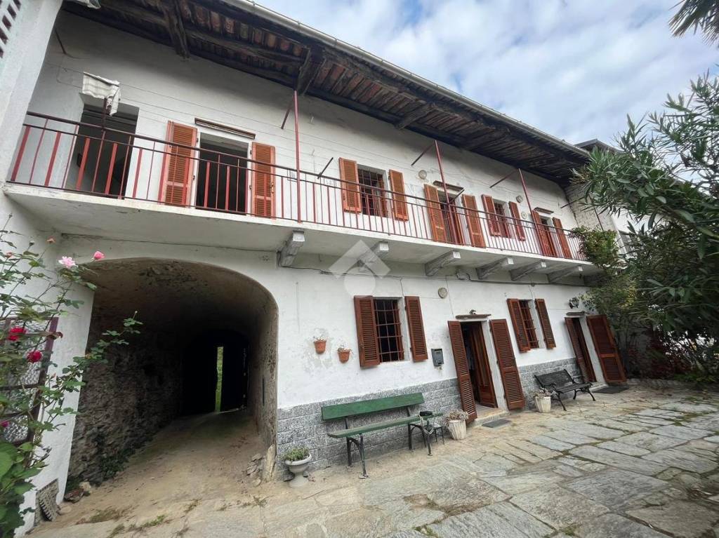 Casa Indipendente in vendita a Levone via vicolo castello, 14