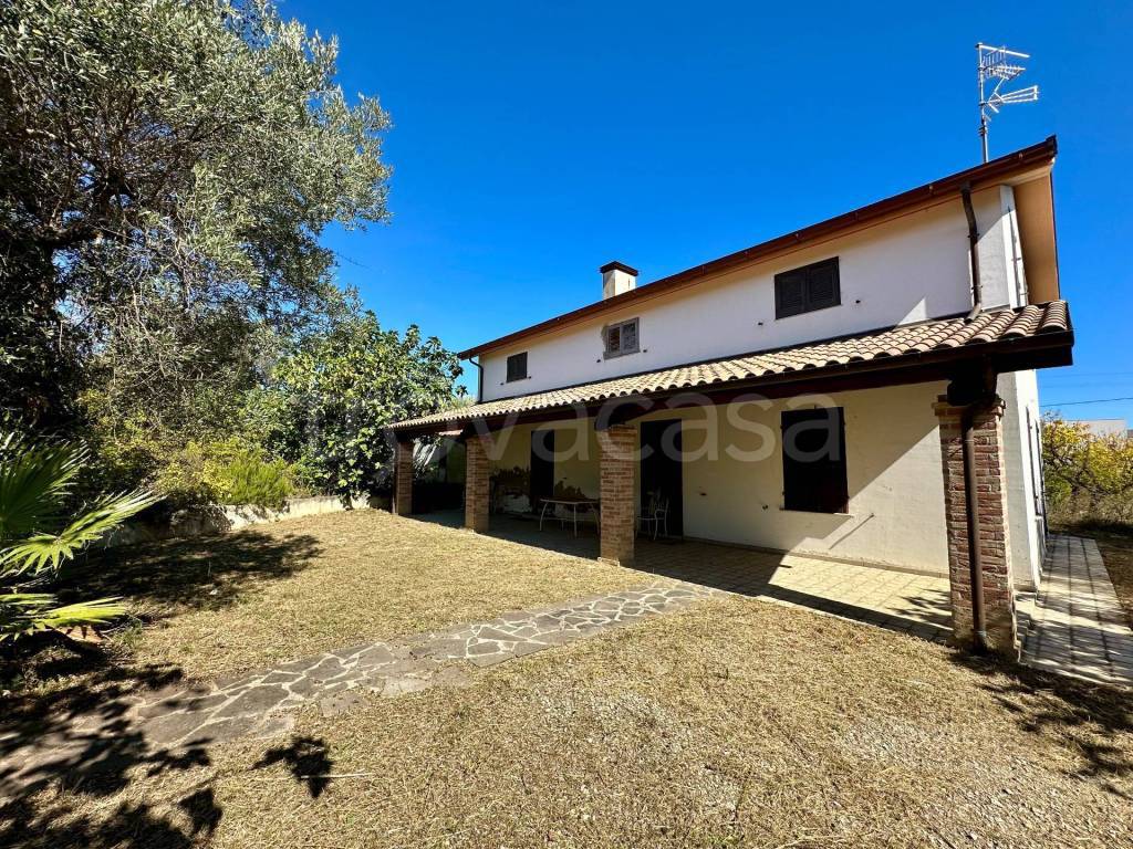Villa in vendita a Giulianova via Colle d'Oro, 5