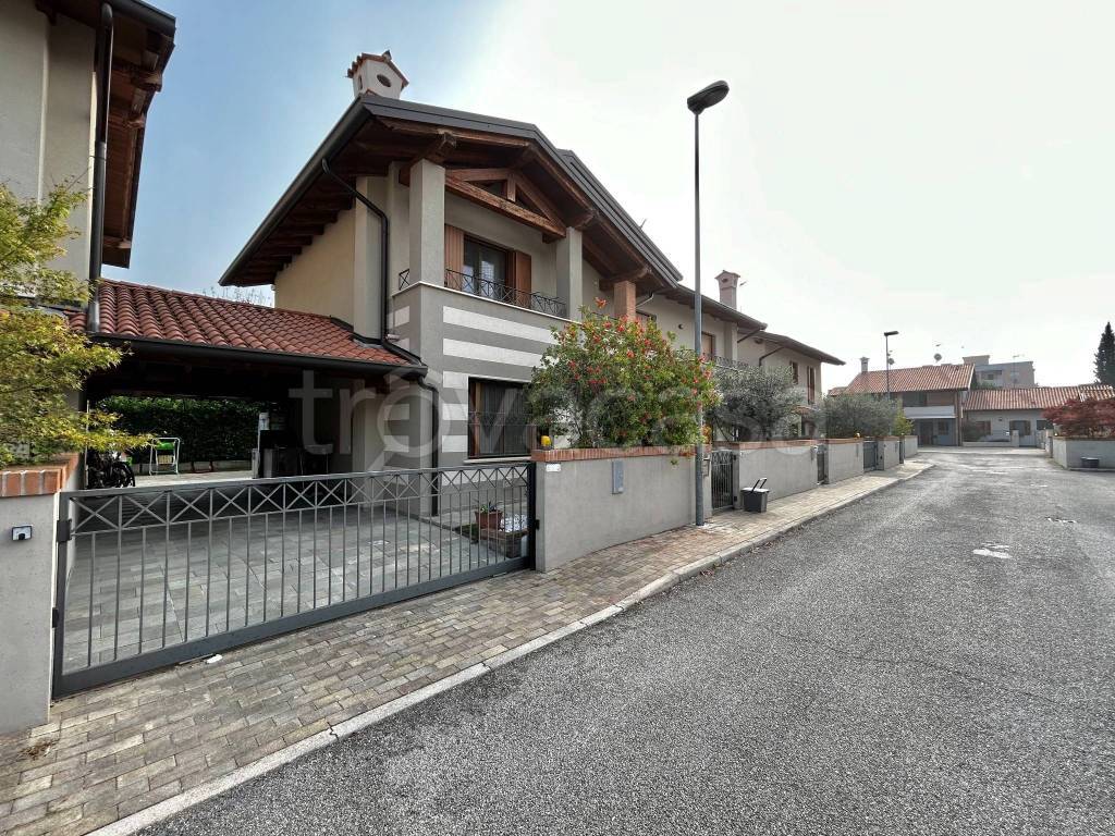 Villa a Schiera in vendita a Gradisca d'Isonzo via Cividale