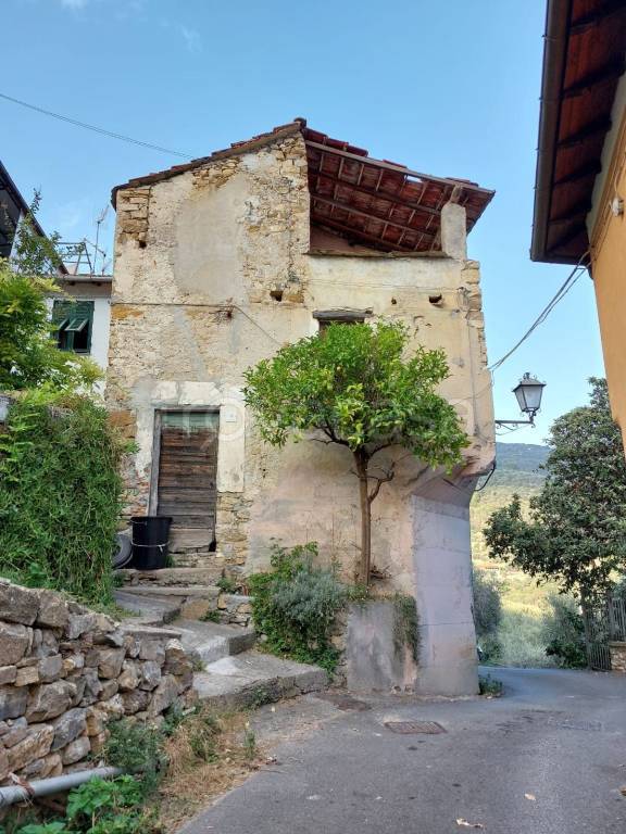 Casale in vendita a Diano Arentino via Santa Maria Maddalena