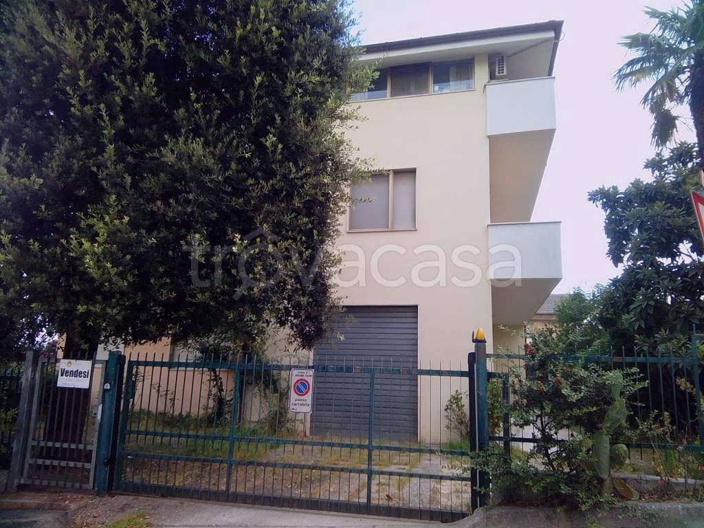 Appartamento in in vendita da privato a San Giovanni Teatino via Umbria, 9